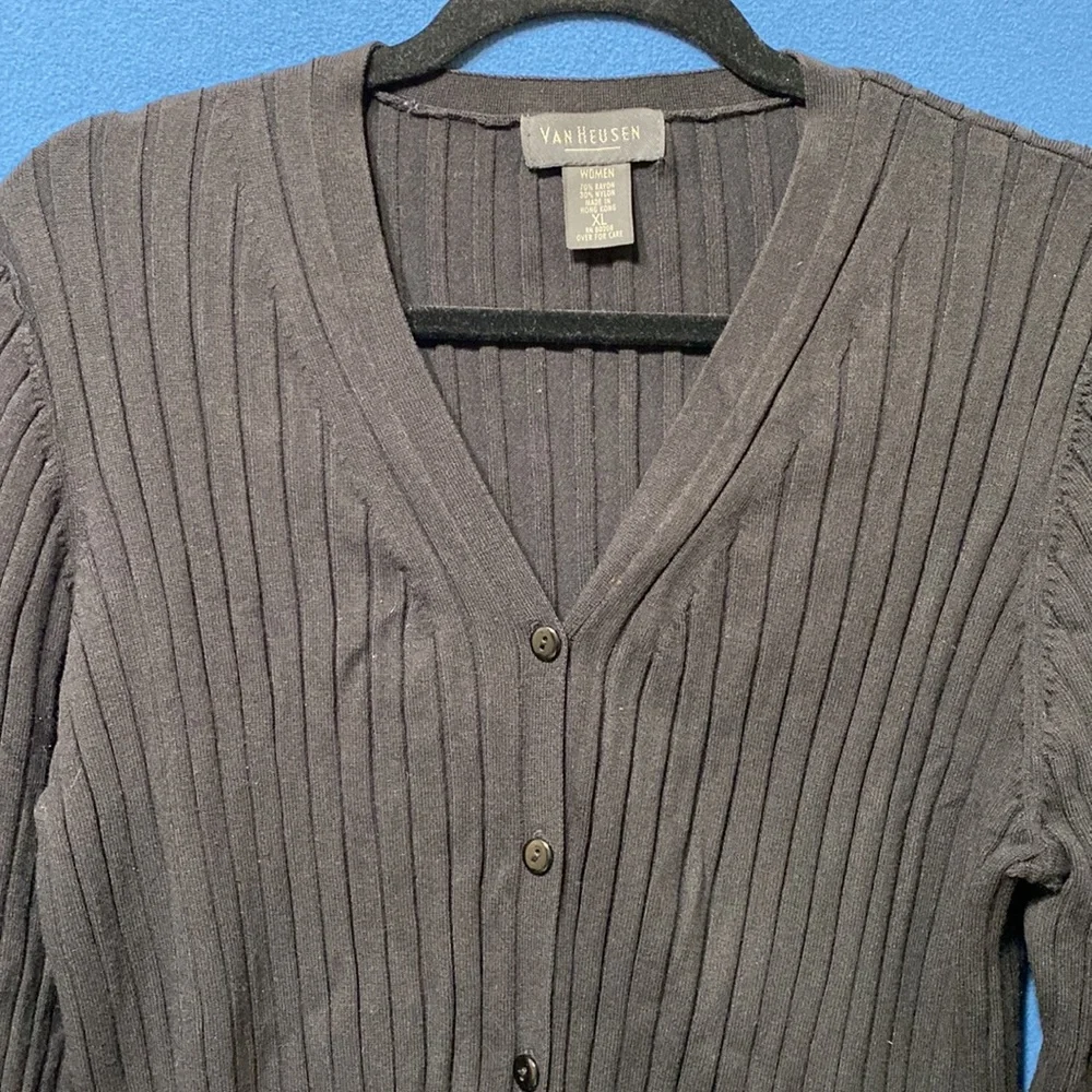 Used Van Heusen cardigan with V necklace and buttons in a front good condition